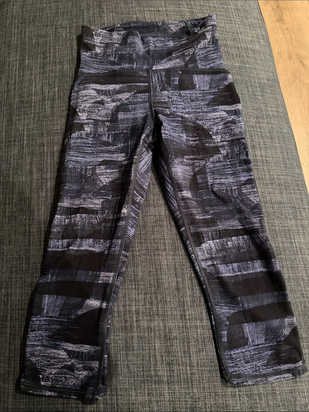 lululemon athletica blue & purplish Brushstroke Capri Leggings